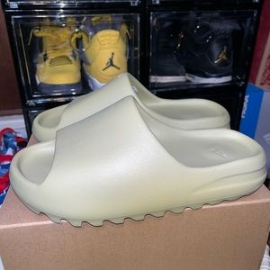 Yeezy Slide ‘Resin’ 2022